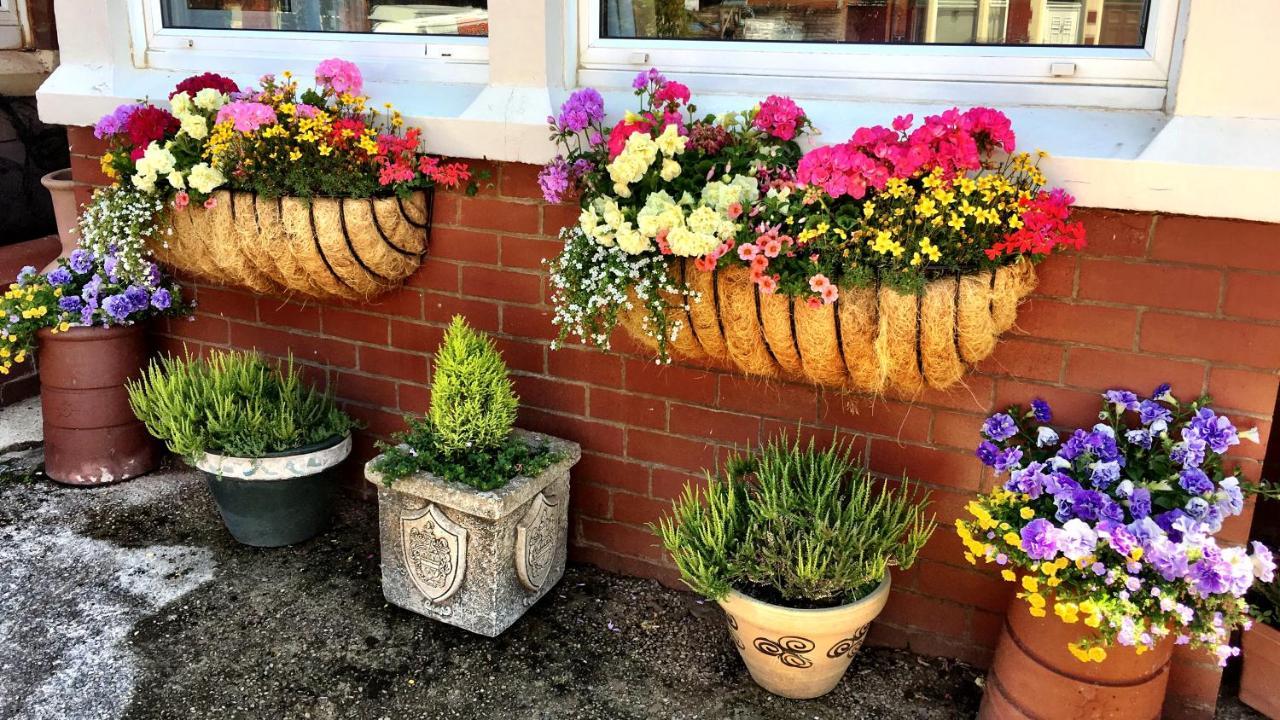 Bed and Breakfast The Gaydon Lytham St Annes Exterior foto